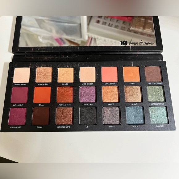 Urban decay born to run eyeshadow palette - Picture 4 of 5